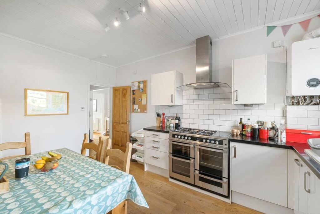 Manacles - Spacious Flat Near Beach With Sea Views & Parking Falmouth Eksteriør bilde